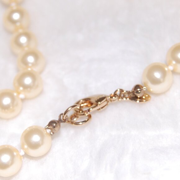 Monet Jewelry - NWOT Vintage 1999 Monet Mother of Pearl Necklace, 31" Long